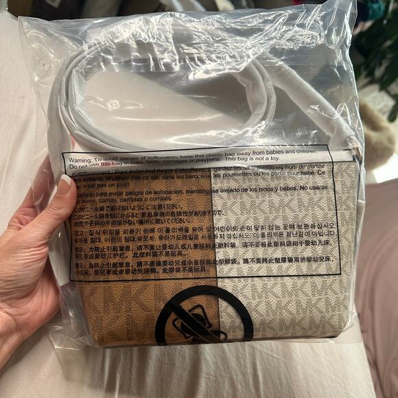 MICHAEL KORS Jet Set Small Two-Tone Logo MK Crossbody Bag In Deer Multi NWT - Picture 9 of 10